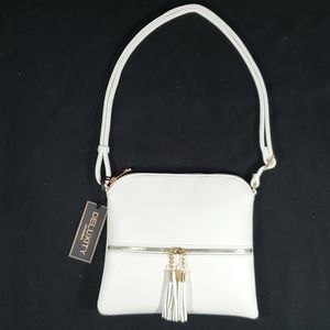 White crossbody purse. Adjustable strap.